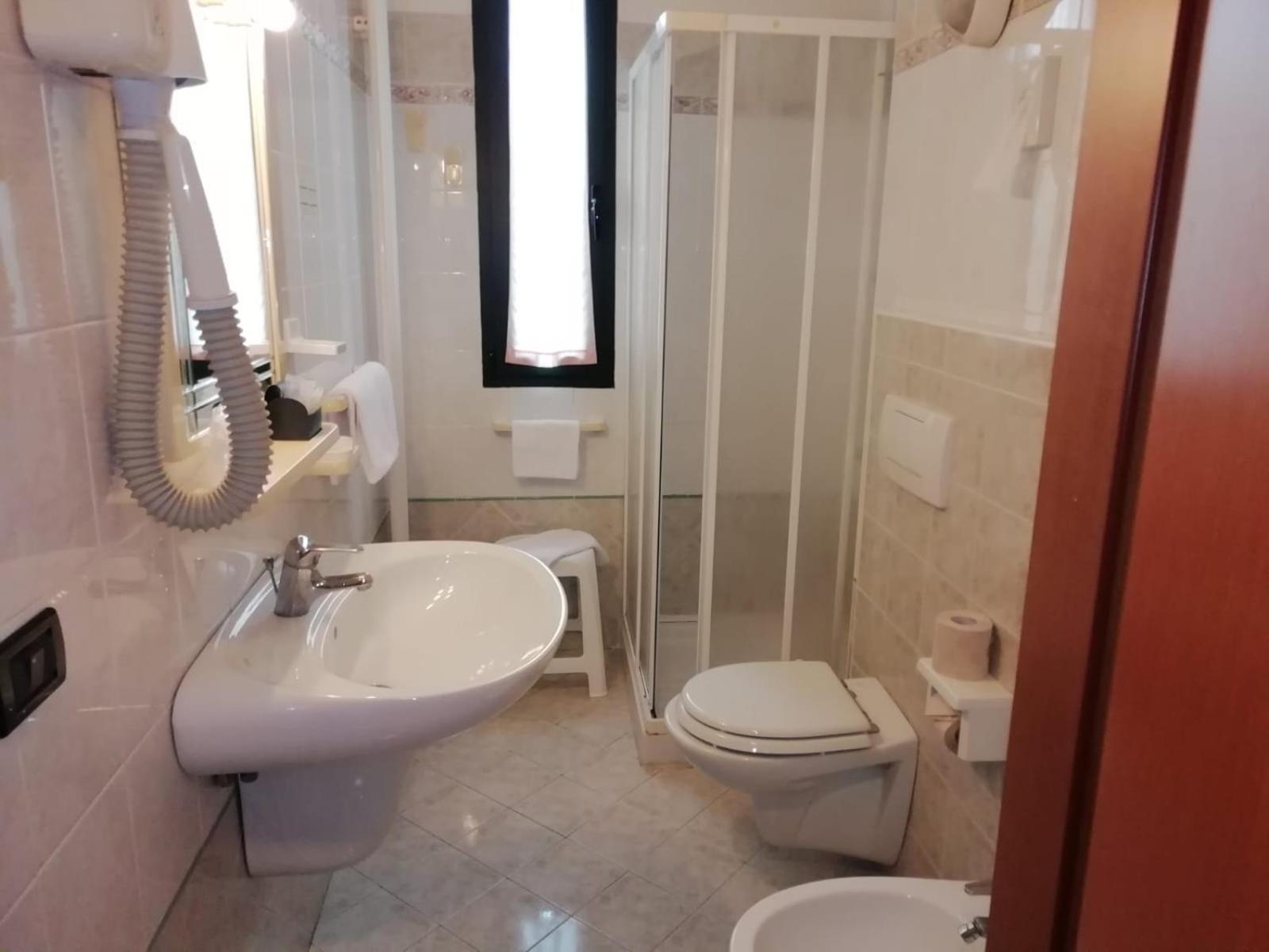 Hotel Gran Delta Di Alba-Invest Srl โรโซลินา ภายนอก รูปภาพ