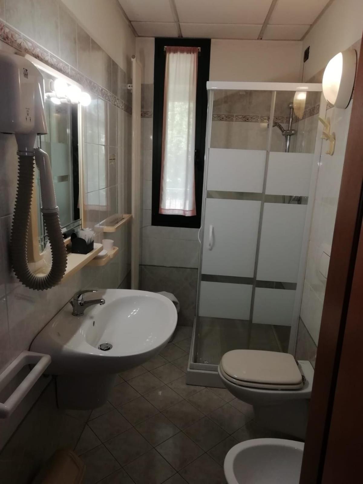 Hotel Gran Delta Di Alba-Invest Srl โรโซลินา ภายนอก รูปภาพ