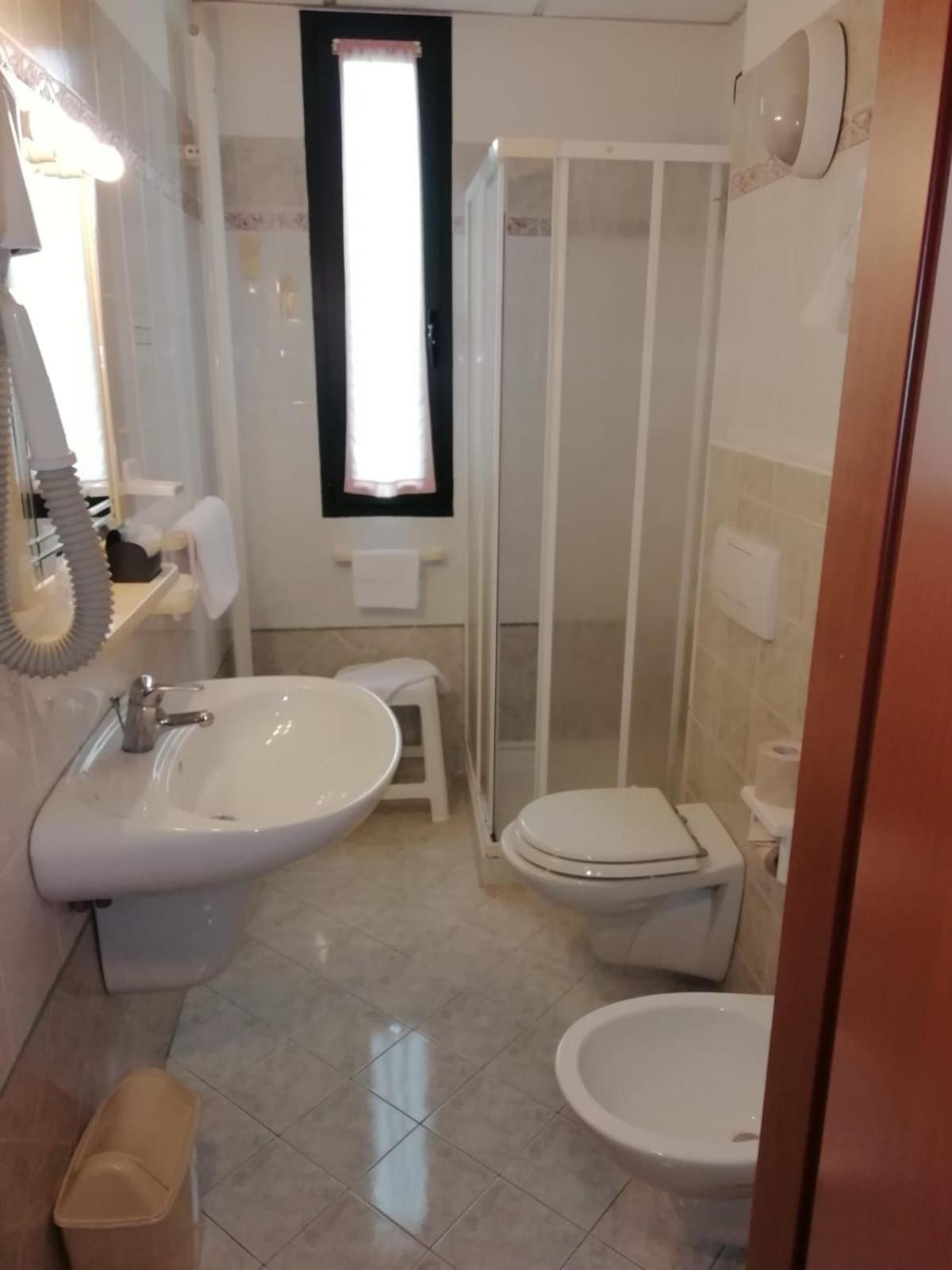 Hotel Gran Delta Di Alba-Invest Srl โรโซลินา ภายนอก รูปภาพ