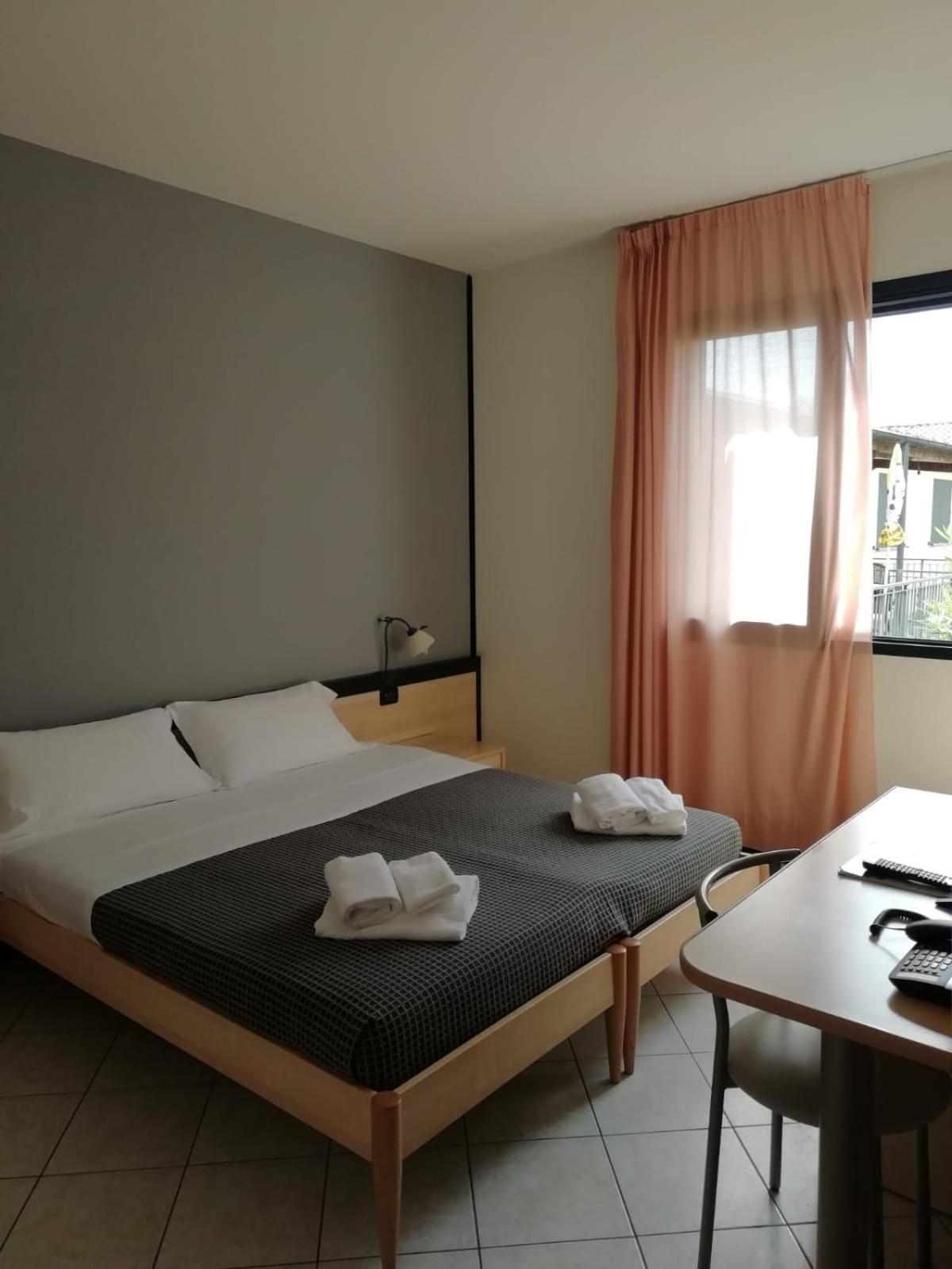 Hotel Gran Delta Di Alba-Invest Srl โรโซลินา ภายนอก รูปภาพ