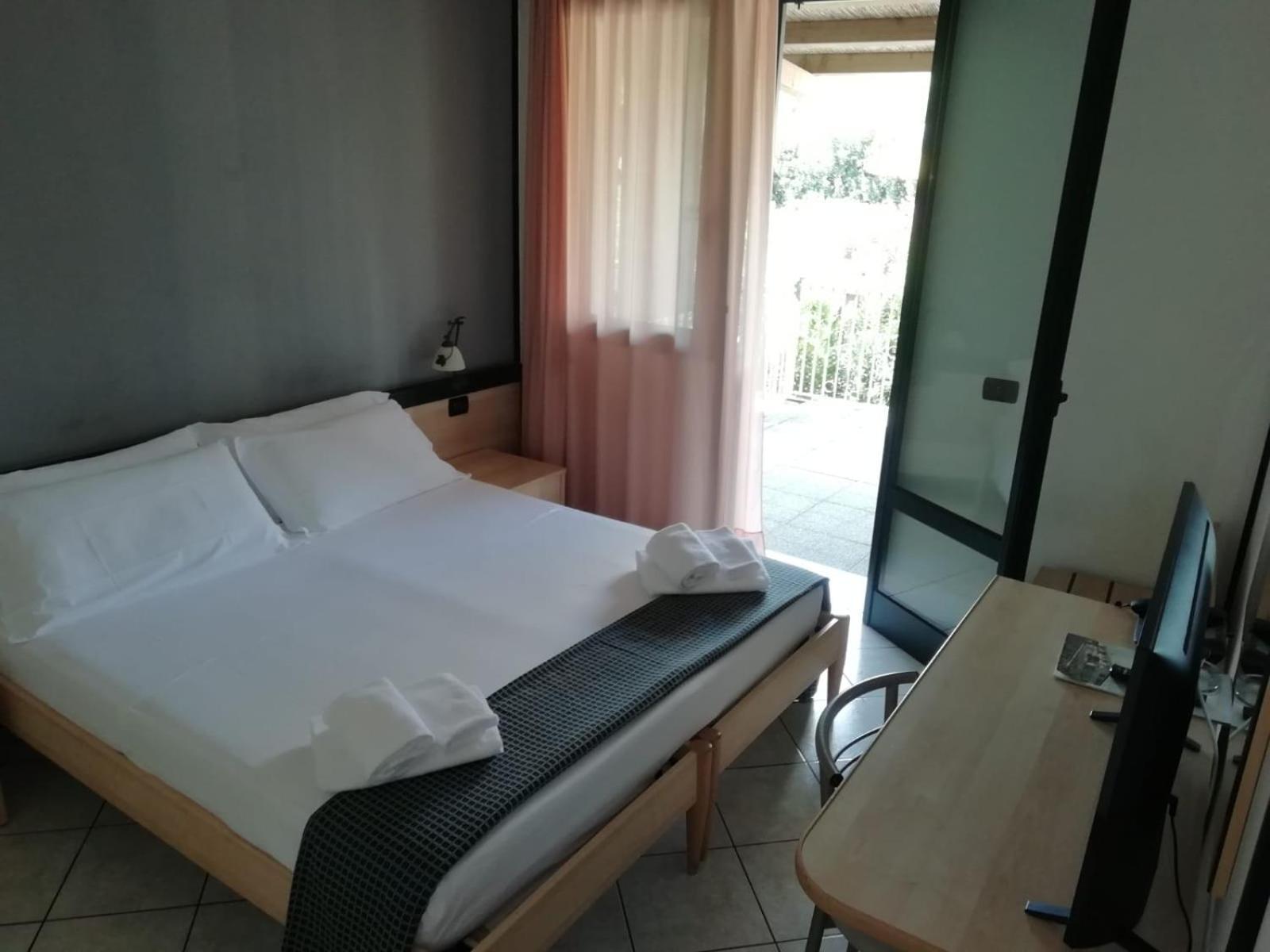 Hotel Gran Delta Di Alba-Invest Srl โรโซลินา ภายนอก รูปภาพ