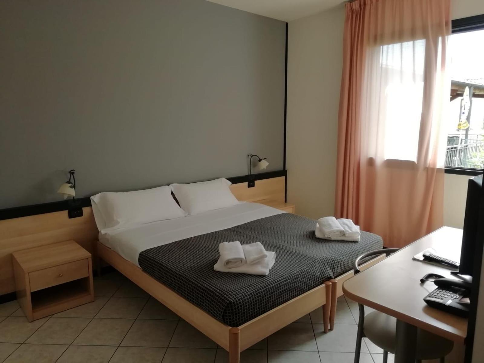 Hotel Gran Delta Di Alba-Invest Srl โรโซลินา ภายนอก รูปภาพ