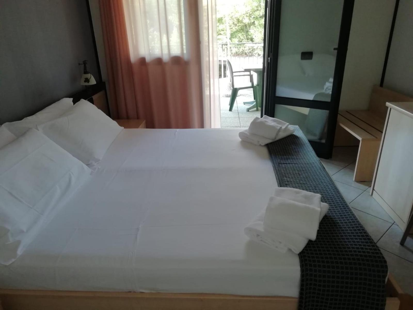 Hotel Gran Delta Di Alba-Invest Srl โรโซลินา ภายนอก รูปภาพ
