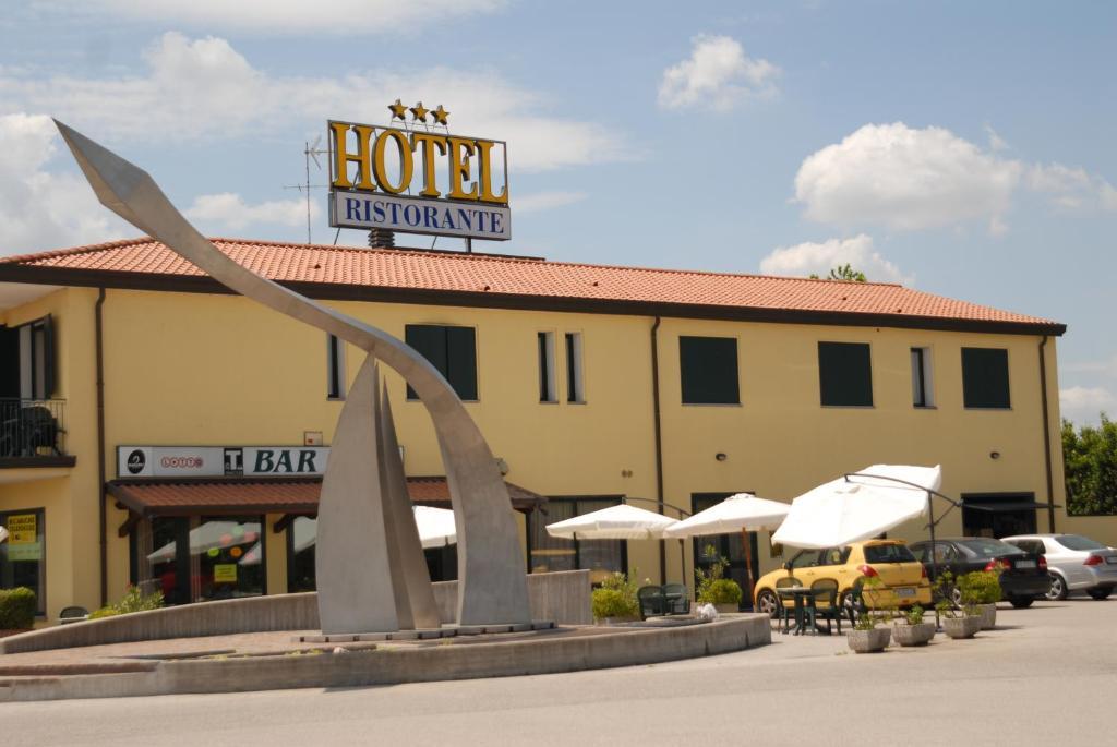Hotel Gran Delta Di Alba-Invest Srl โรโซลินา ภายนอก รูปภาพ