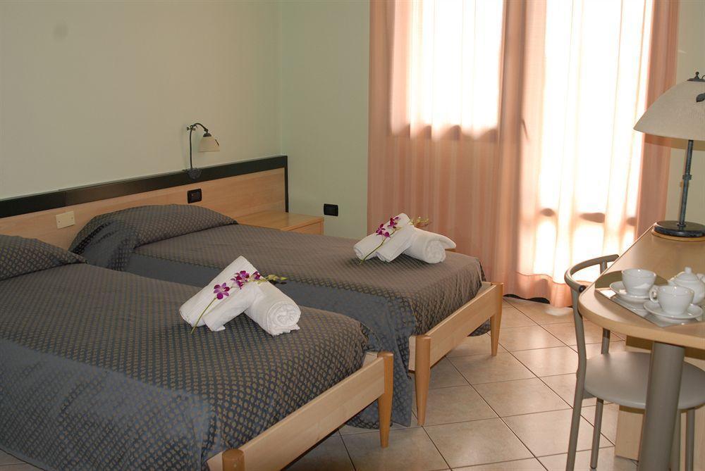 Hotel Gran Delta Di Alba-Invest Srl โรโซลินา ภายนอก รูปภาพ