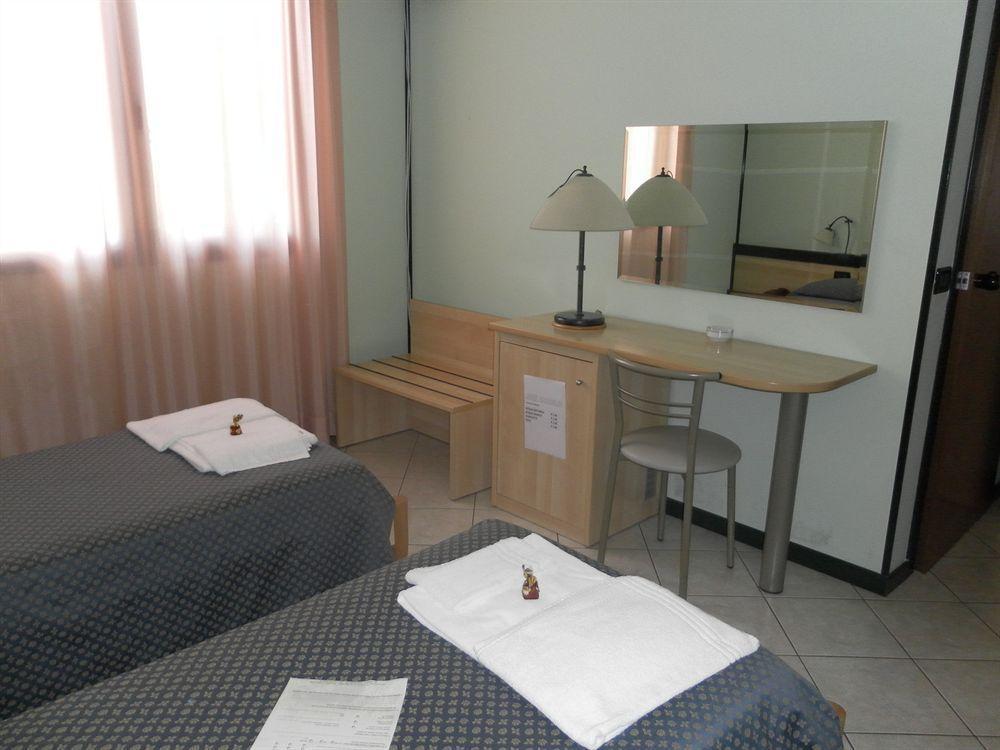 Hotel Gran Delta Di Alba-Invest Srl โรโซลินา ภายนอก รูปภาพ