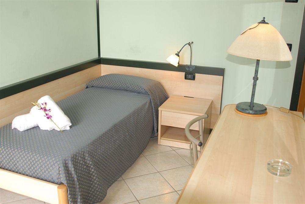 Hotel Gran Delta Di Alba-Invest Srl โรโซลินา ภายนอก รูปภาพ