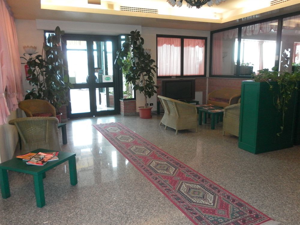 Hotel Gran Delta Di Alba-Invest Srl โรโซลินา ภายนอก รูปภาพ