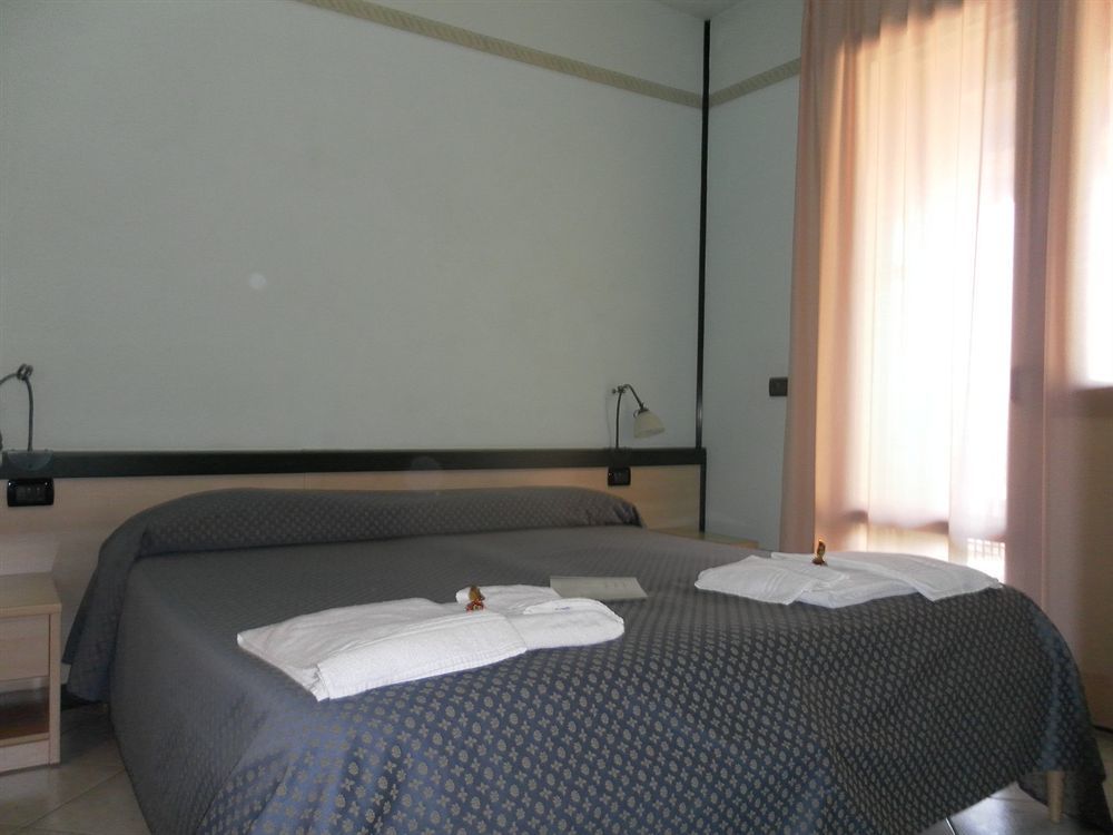 Hotel Gran Delta Di Alba-Invest Srl โรโซลินา ภายนอก รูปภาพ