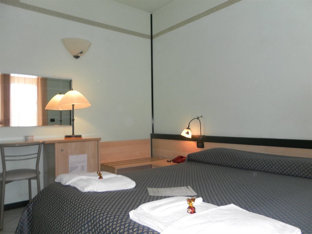 Hotel Gran Delta Di Alba-Invest Srl โรโซลินา ภายนอก รูปภาพ