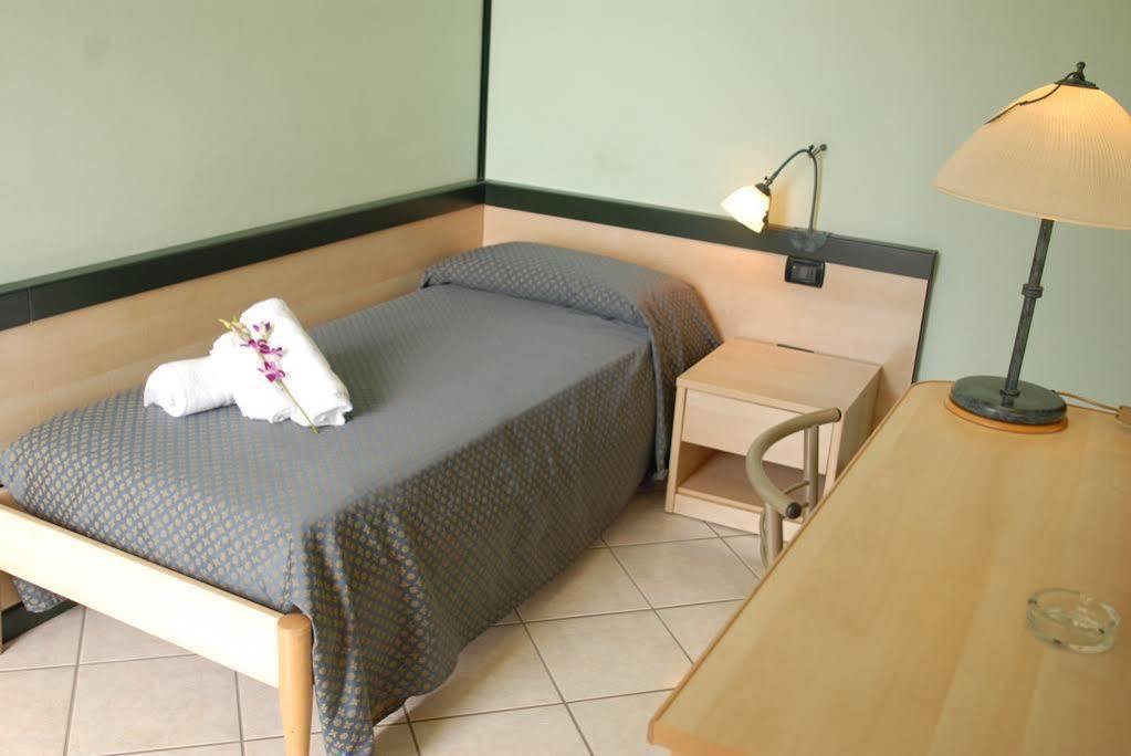 Hotel Gran Delta Di Alba-Invest Srl โรโซลินา ภายนอก รูปภาพ